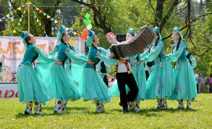 История Сабантуя, татарский народный праздник на поляне